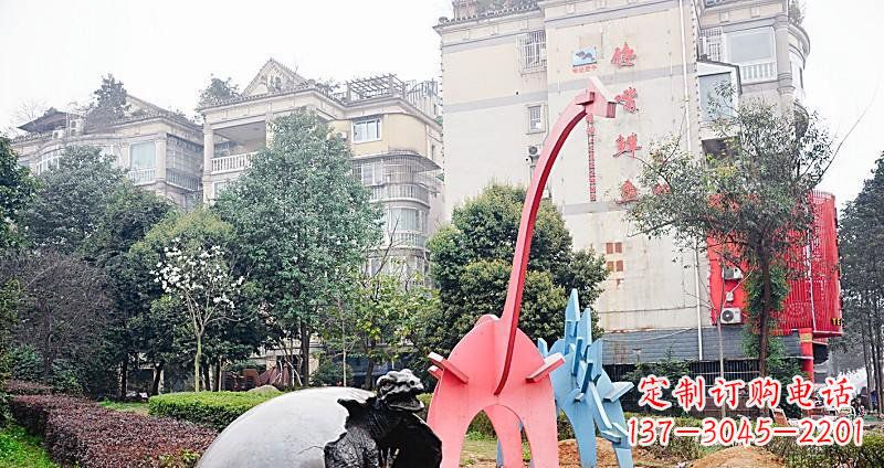泸州小区破壳而出的小恐龙景观铜雕