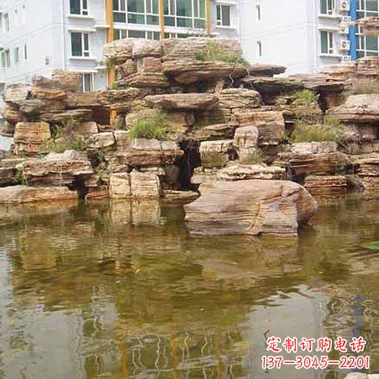 泸州小区庭院假山鱼池