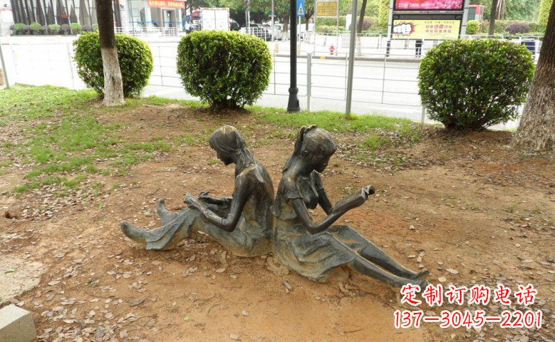 泸州校园坐着看书的女孩人物铜雕