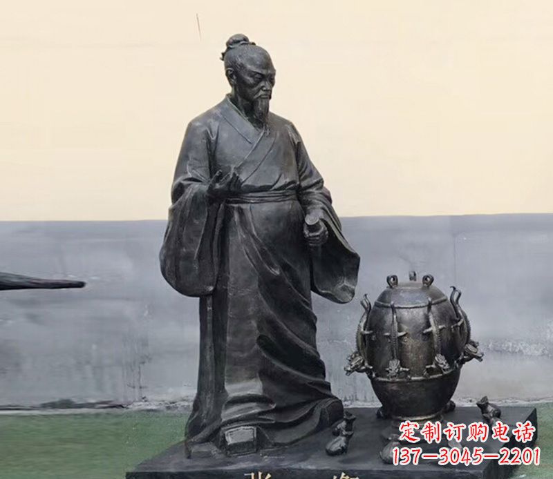 泸州学校张衡和地动仪铜雕