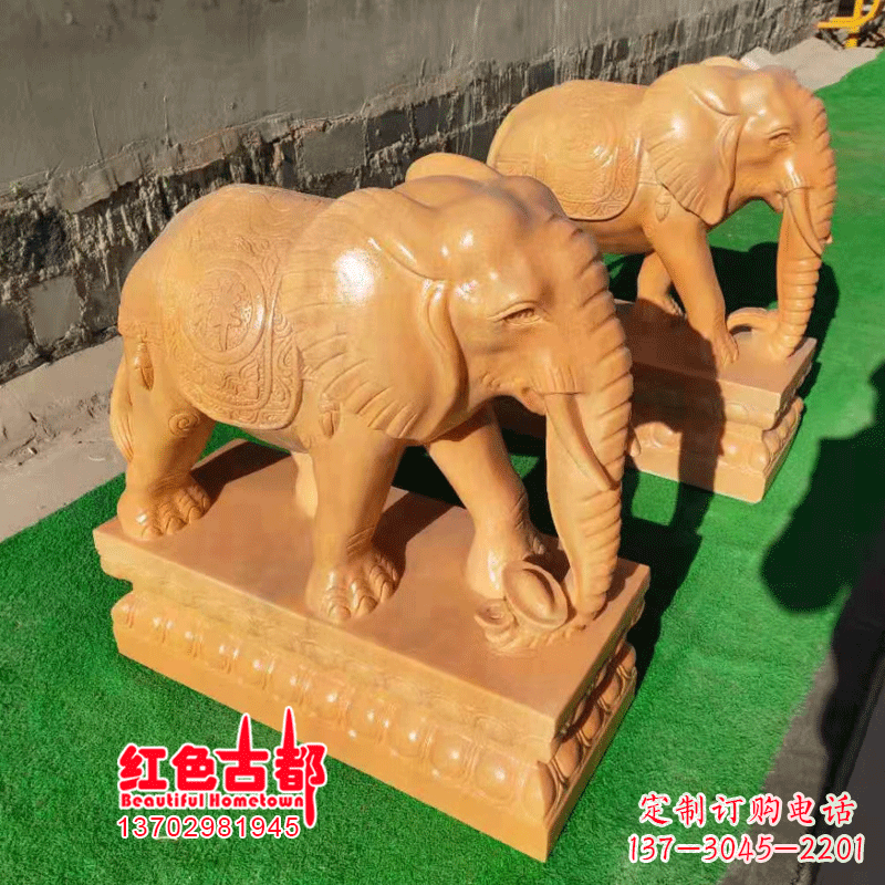 泸州银行门口的石雕大象