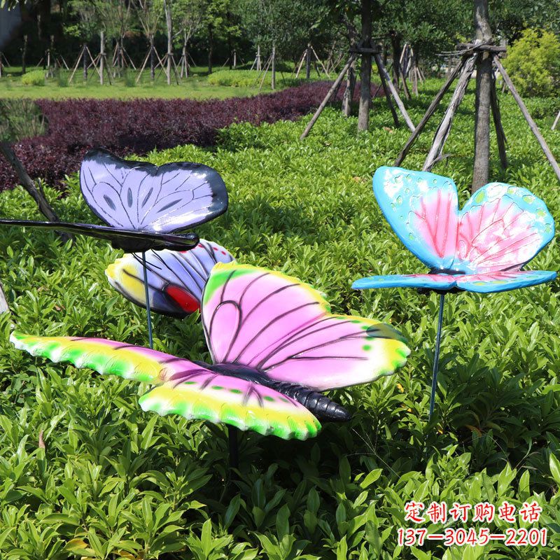 泸州展翅的蝴蝶,公园草丛仿真动物装饰雕塑