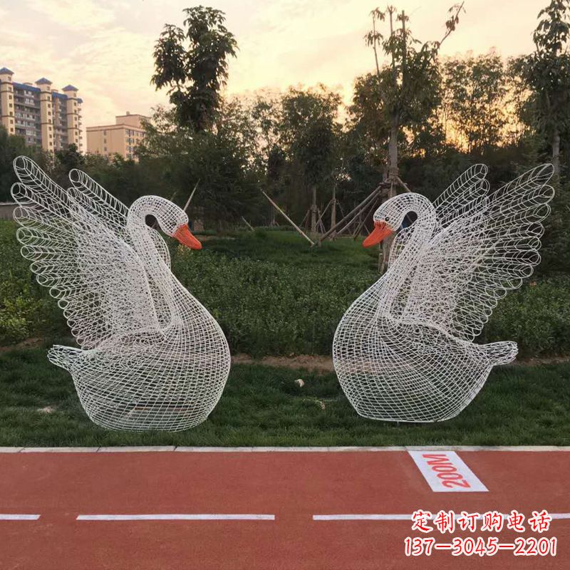 泸州展翅天鹅铁艺网格草坪动物摆件