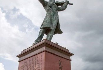 泸州音乐家聂耳拉小提琴景观名人雕塑