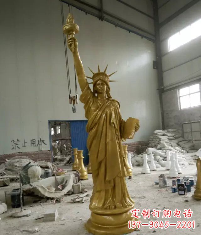 泸州自由女神玻璃钢仿铜人物雕塑