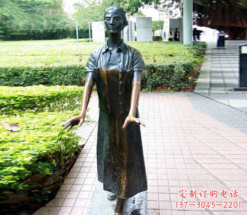 泸州走路的盲人女孩铜雕