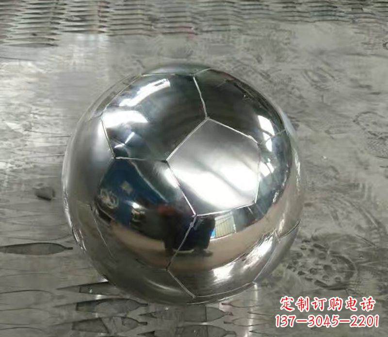 泸州足球不锈钢体育器材雕塑