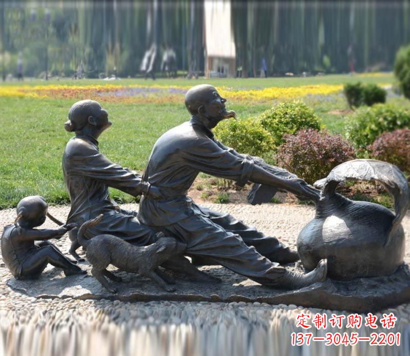 泸州祖孙三人拔萝卜铜雕