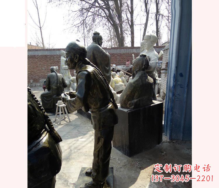 泸州作揖的店小二铜雕