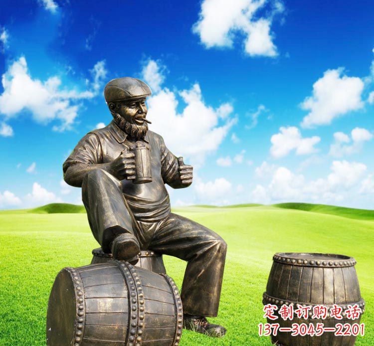 泸州坐酒桶喝啤酒的西方人物铜雕