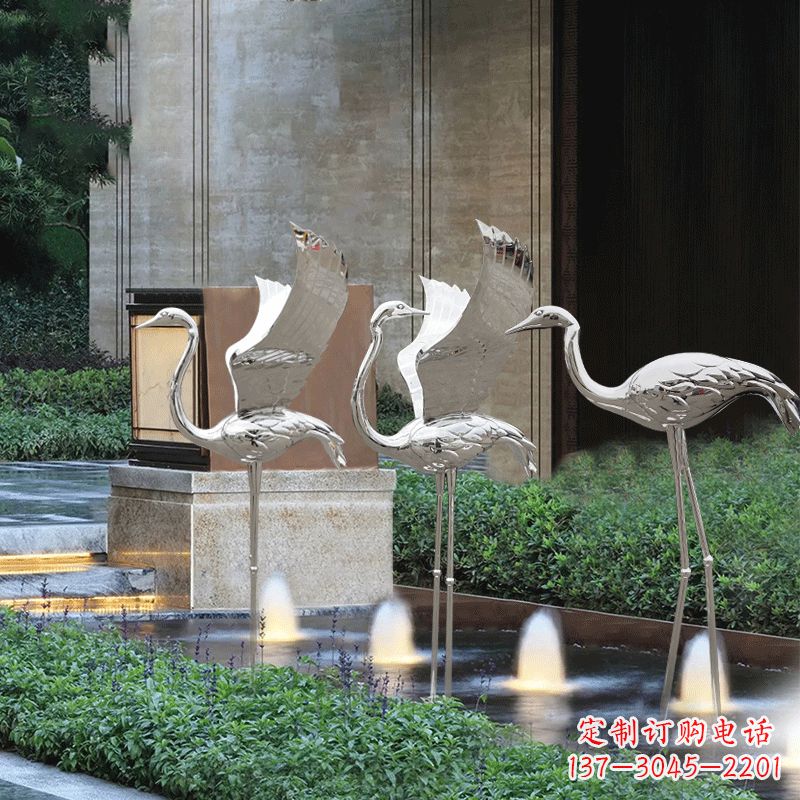 泸州鹤雕塑-公园不锈钢镜面喷泉中的鹤雕塑